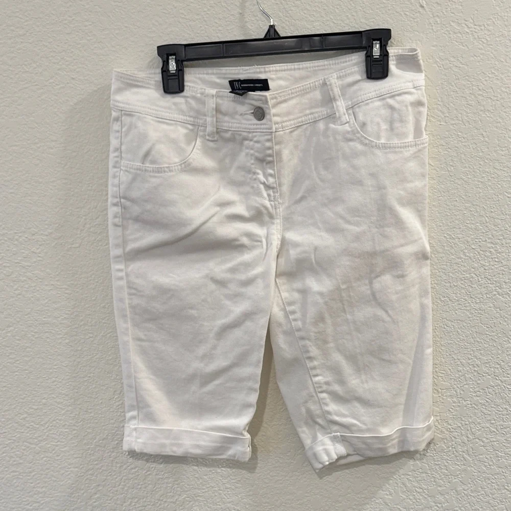 INC International Concepts White Women's Bermuda Shorts - Picture 1 of 4